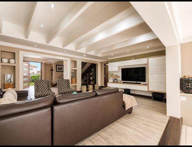 5 BEDROOM HOUSE FOR SALE IN THREE RIVERS EAST